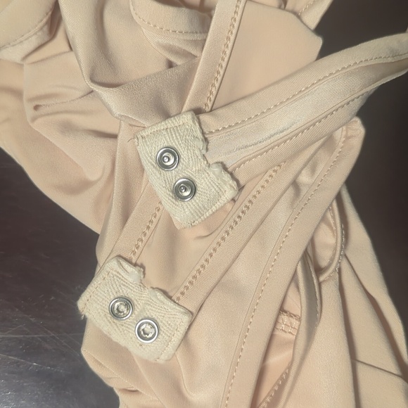 ✨50% OFF✨ Naked Wardrobe tan ivory low plunge bodysuit - Picture 5 of 6